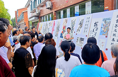 翰墨丹青映夕阳  海安开发区老年大学书画展引盛赞