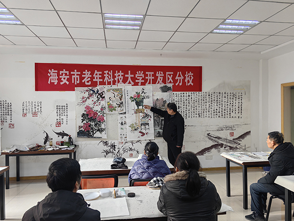 城东镇社区教育中心国画班开设 期末学员作品欣赏与点评课